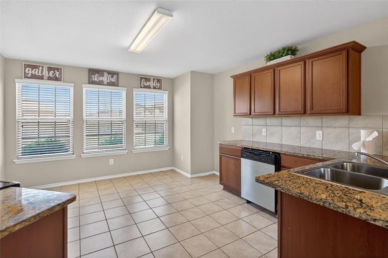 2256 Spring Hollow Dr, Lancaster TX 75134 - Photo 12