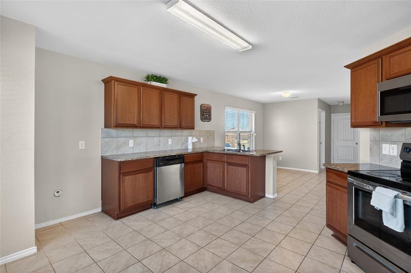 2256 Spring Hollow Dr, Lancaster TX 75134 - Photo 10