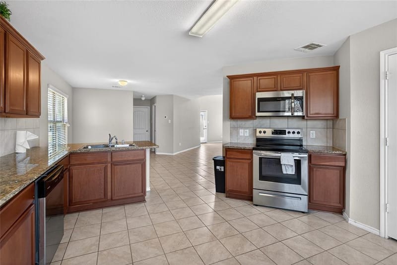 2256 Spring Hollow Dr, Lancaster TX 75134 - Photo 11
