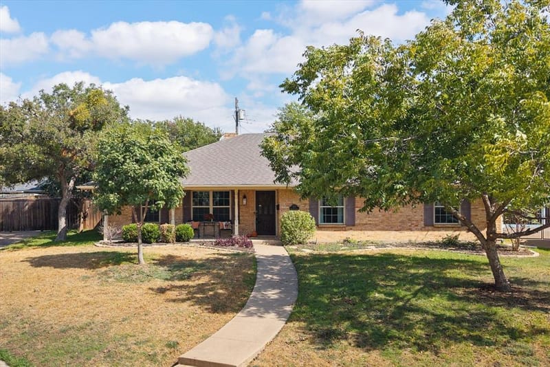 1415 Moss Rose Circle, Irving TX 75061
