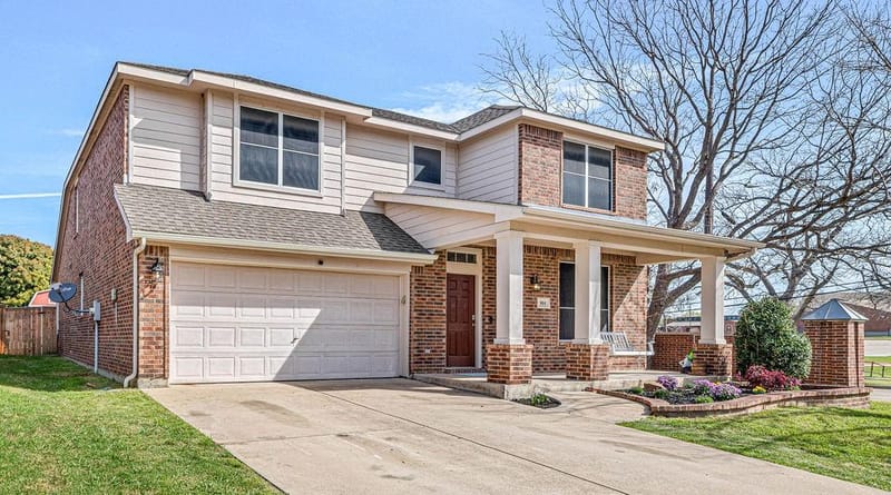 804 Ridge Point Drive, Grand Prairie TX 75052 - Photo 2