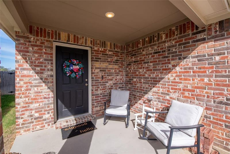 431 Woodhouse Way, Everman TX 76140 - Photo 2