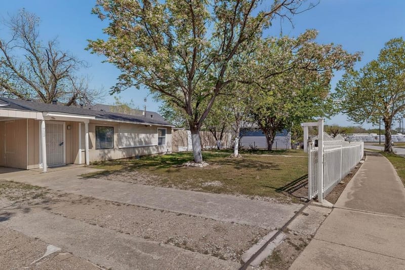 712 Hodgson Street, Fort Worth TX 76115 - Photo 3