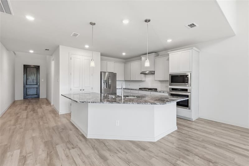 1421 Odette Drive, Arlington TX 76013 - Photo 7
