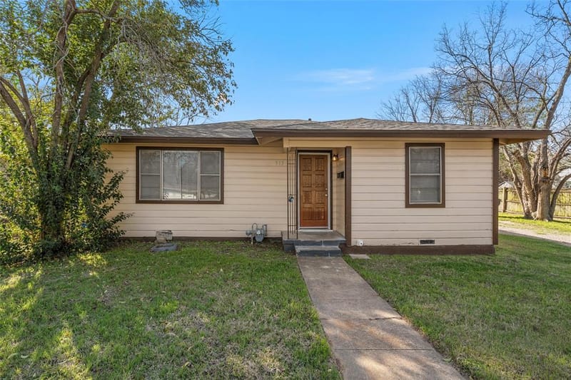 915 Faulkner Lane, Waco TX 76704 - Photo 2