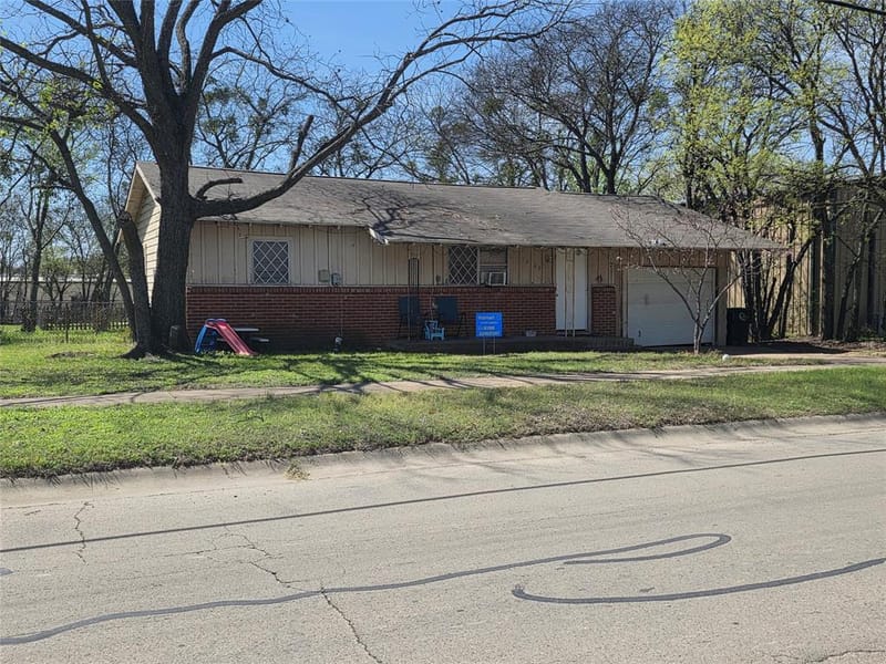 1209 N Anglin Street, Cleburne TX 76031