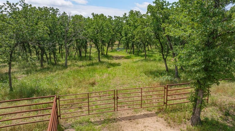 1375 County Road 253, Stephenville TX 76401 - Photo 14