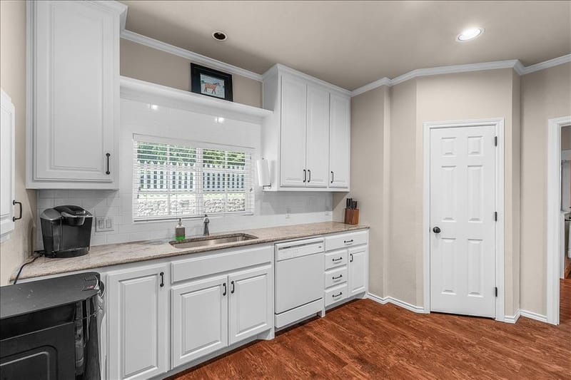 1128 W Lake Drive, Weatherford TX 76087 - Photo 11