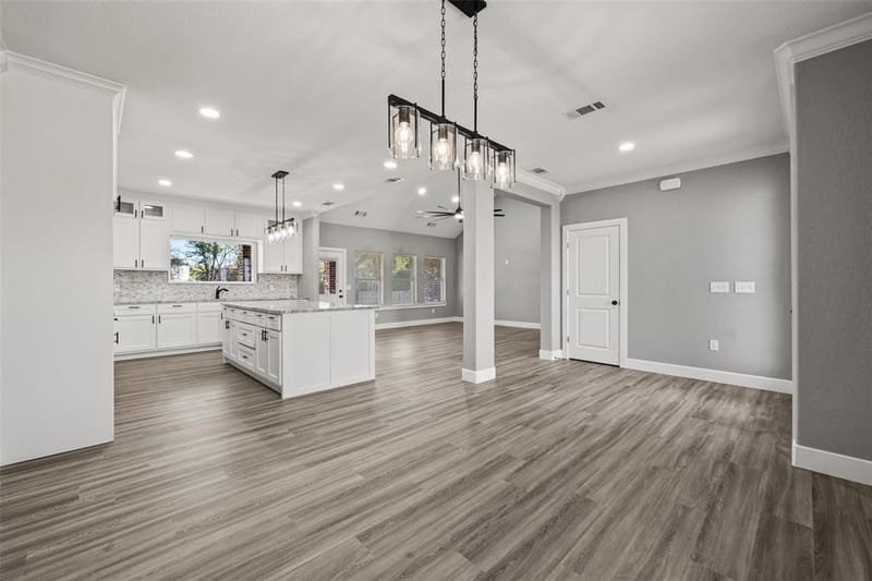 470 Elmwood Drive, Woodway TX 76712 - Photo 2
