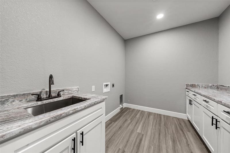 470 Elmwood Drive, Woodway TX 76712 - Photo 17