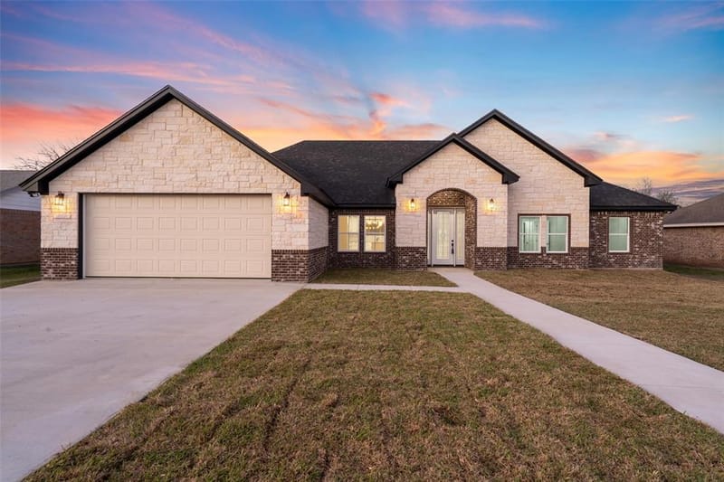 470 Elmwood Drive, Woodway TX 76712