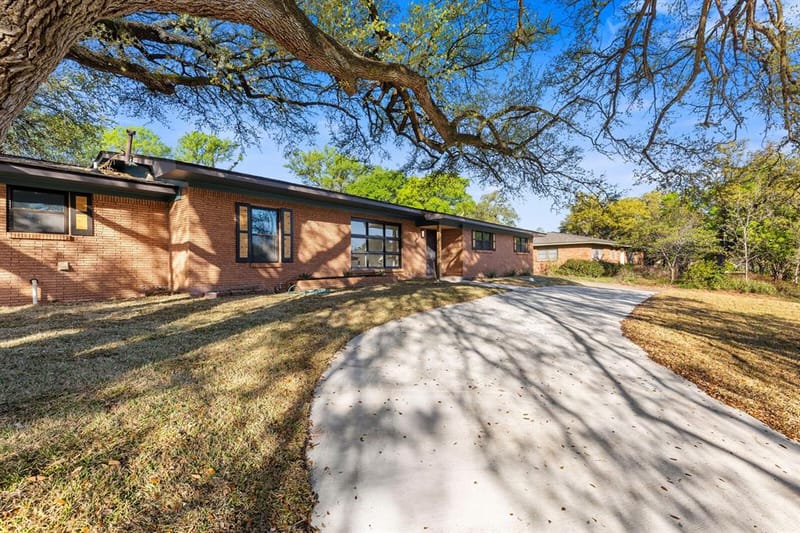 2324 Wooded Acres Drive, Waco TX 76710 - Photo 3