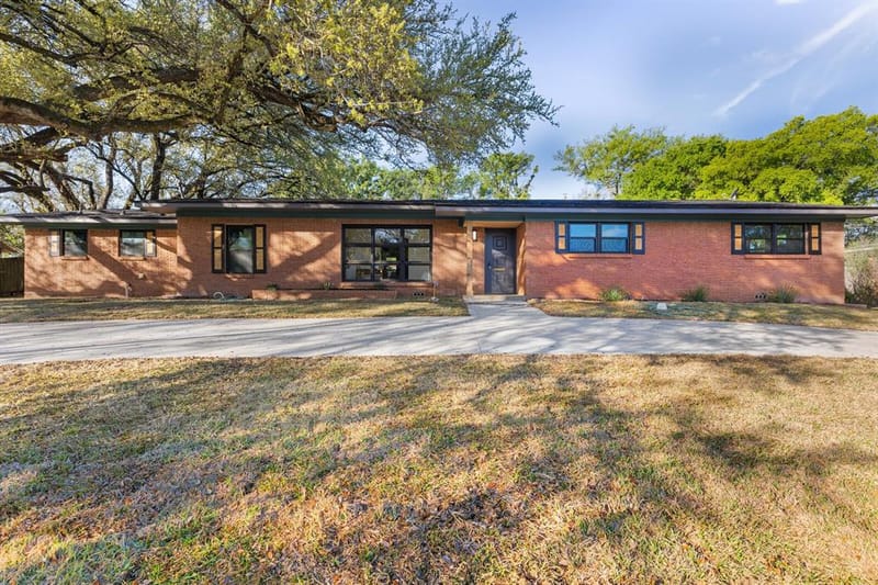 2324 Wooded Acres Drive, Waco TX 76710