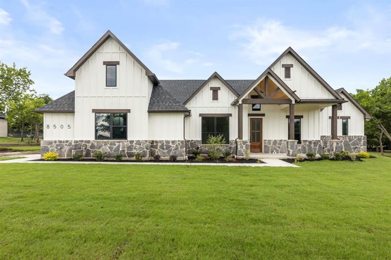 8505 Bronco Drive, Godley TX 76044 - Photo 2