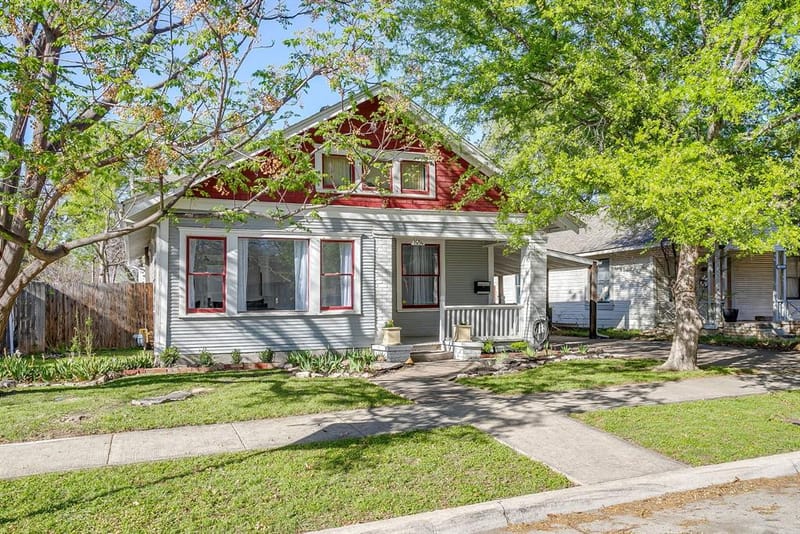 1014 W Arlington Avenue, Fort Worth TX 76110 - Photo 2