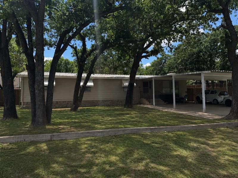 820 Branding Iron Trail, Granbury TX 76049