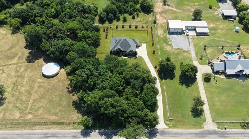 181 Fairview Court, Decatur TX 76234 - Photo 6