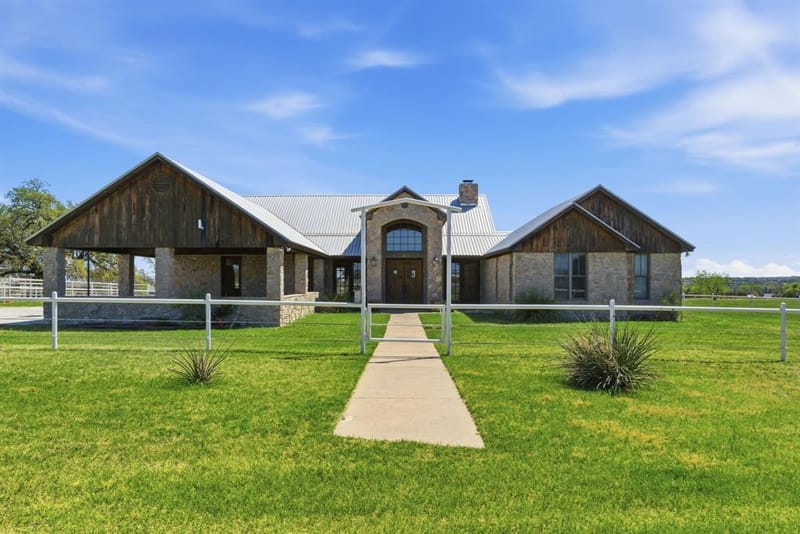 404 Private Road 1562, Stephenville TX 76401 - Photo 2