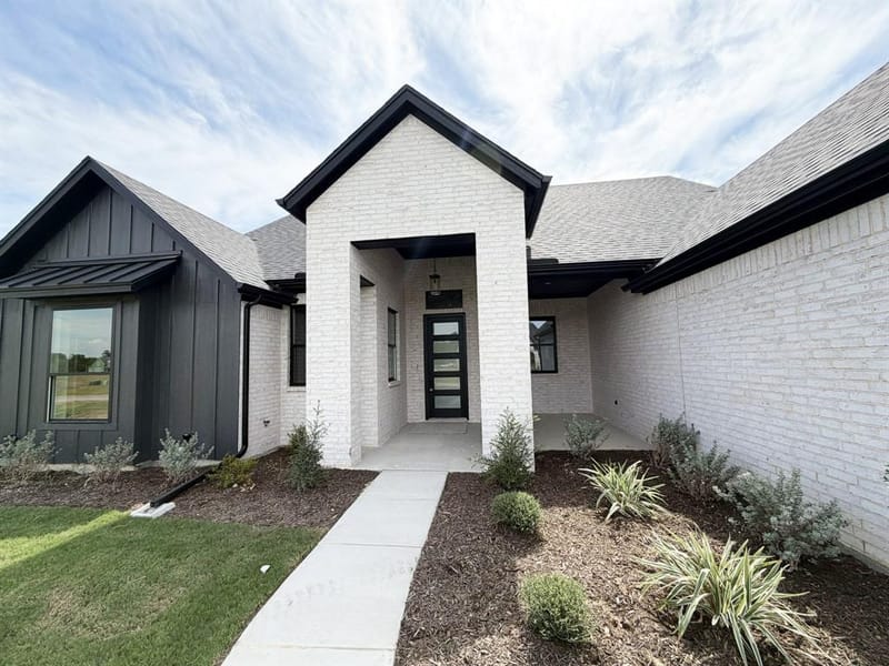 1102 Silver Sage Trail, Weatherford TX 76085 - Photo 2