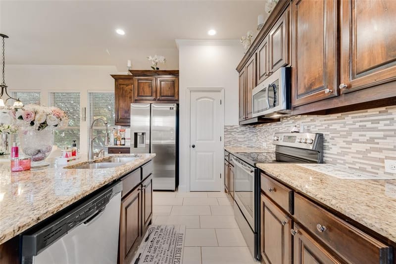 5039 Venecia Way, Grand Prairie TX 75052 - Photo 16