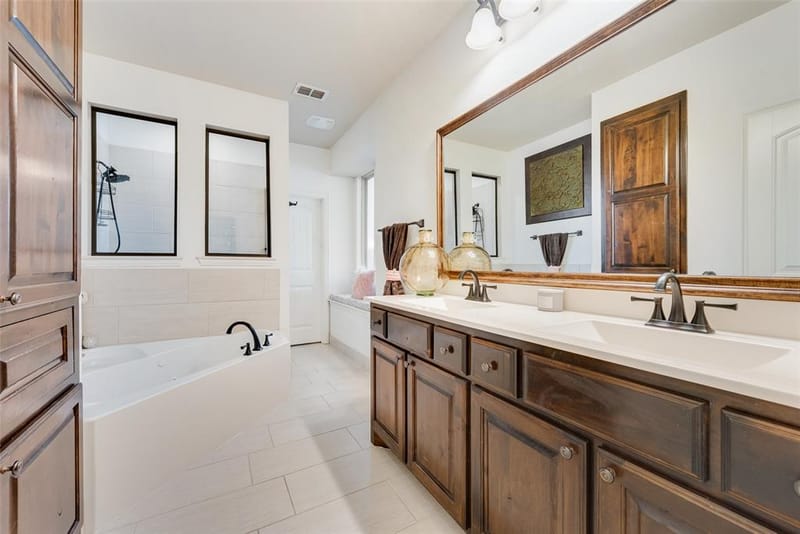 5039 Venecia Way, Grand Prairie TX 75052 - Photo 7