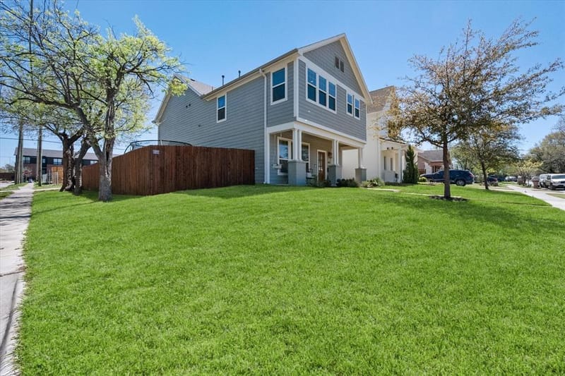 2801 Livingston Avenue, Fort Worth TX 76110 - Photo 2