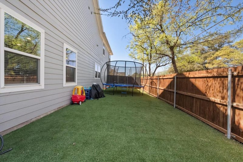 2801 Livingston Avenue, Fort Worth TX 76110 - Photo 30