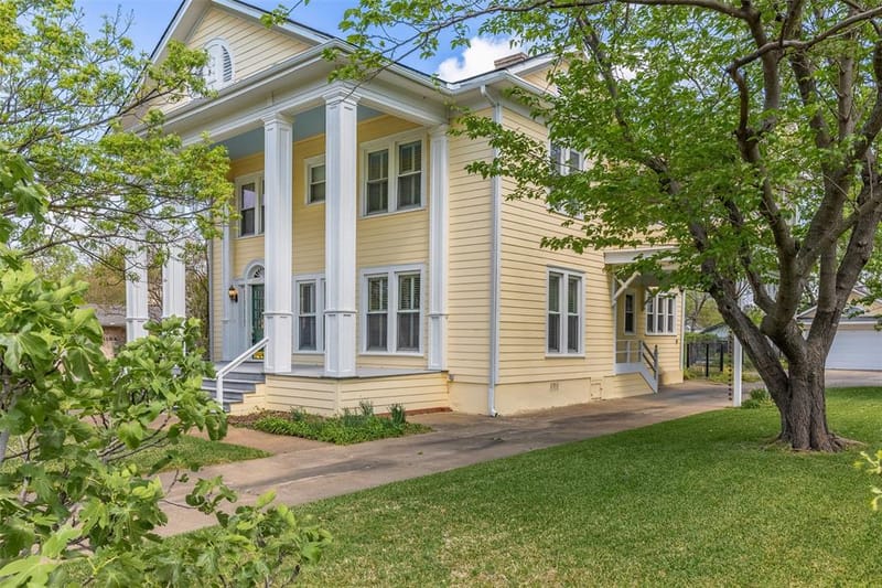 1017 N Woods Street, Sherman TX 75092 - Photo 2