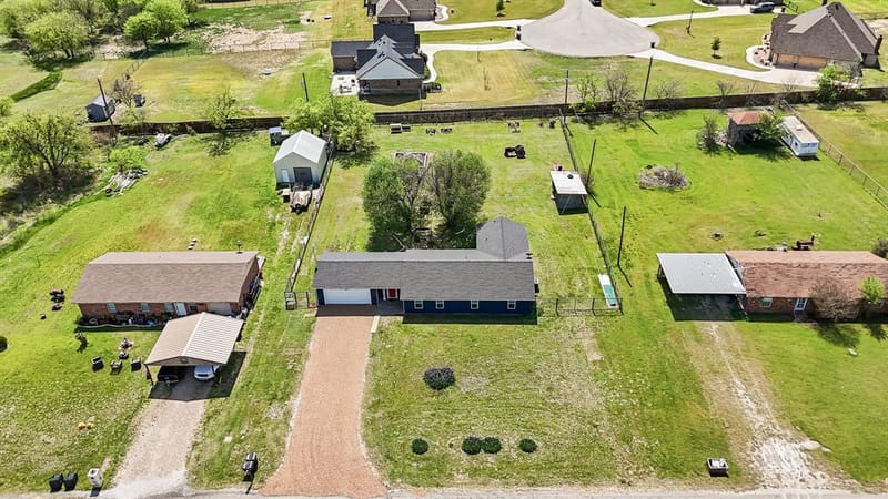 108 Paige Street, Weatherford TX 76088 - Photo 2