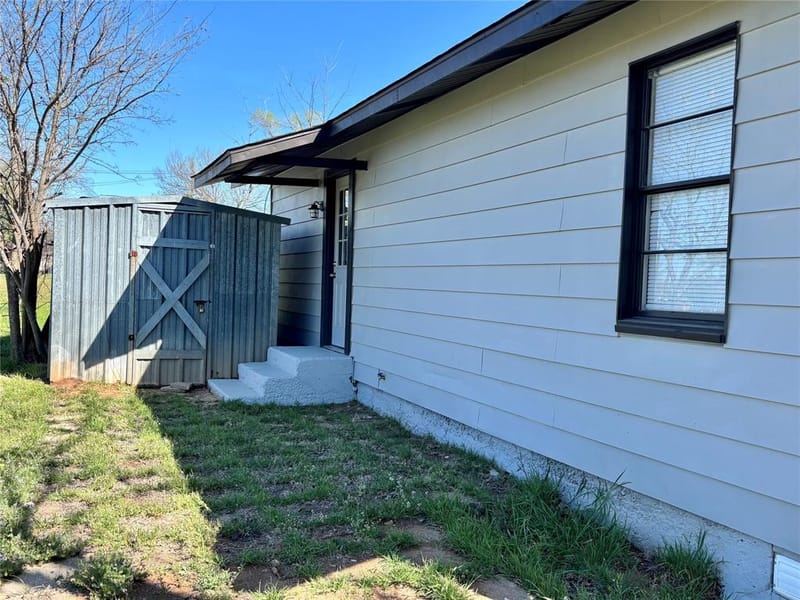 607 Baylor Street, Nocona TX 76255 - Photo 8