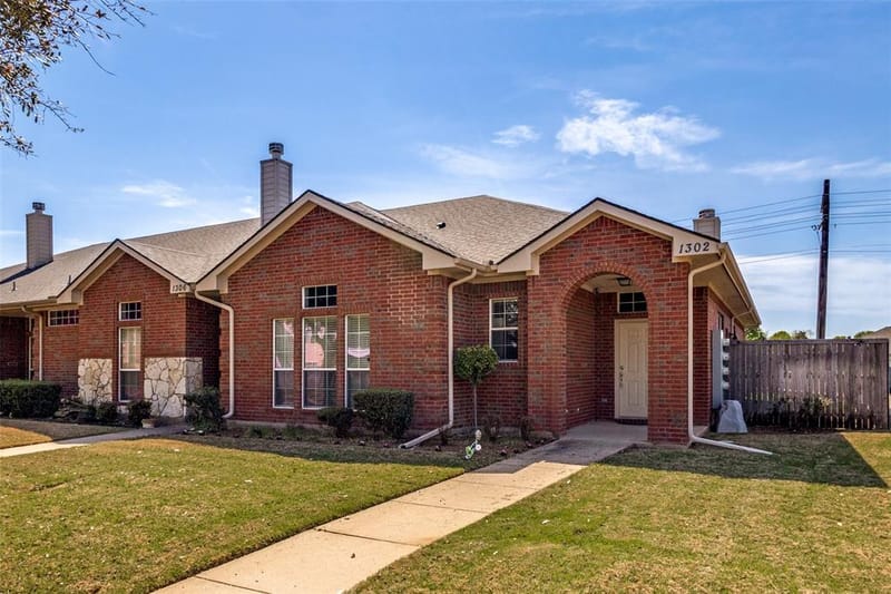 1302 Poinsettia Boulevard, Denton TX 76208 - Photo 2