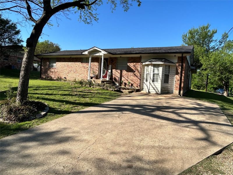 303 N Caesar Street, Ennis TX 75119 - Photo 28