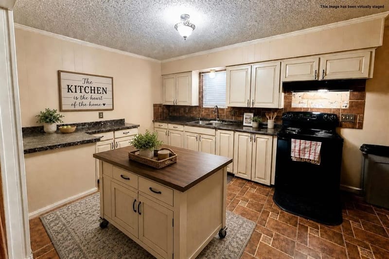 303 N Caesar Street, Ennis TX 75119 - Photo 4