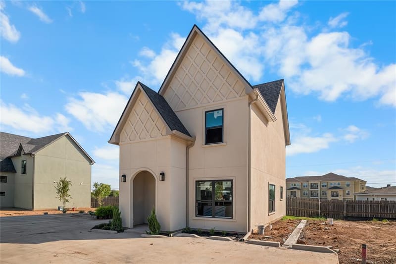 2700 S 2nd # I, Waco TX 76706