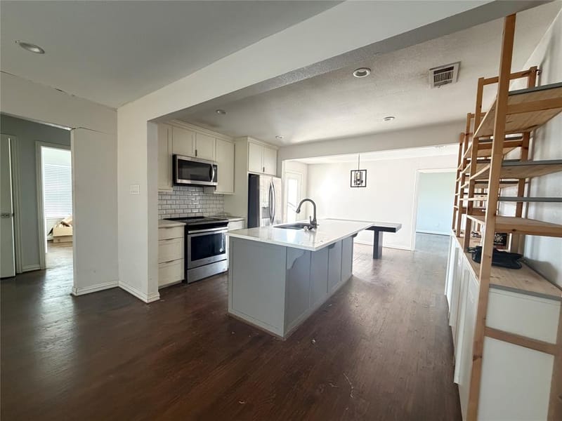 1646 Briarcliff Road, Dallas TX 75235 - Photo 2