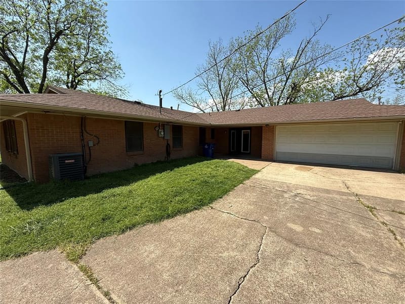 1412 Hillcrest Street, Ennis TX 75119 - Photo 2