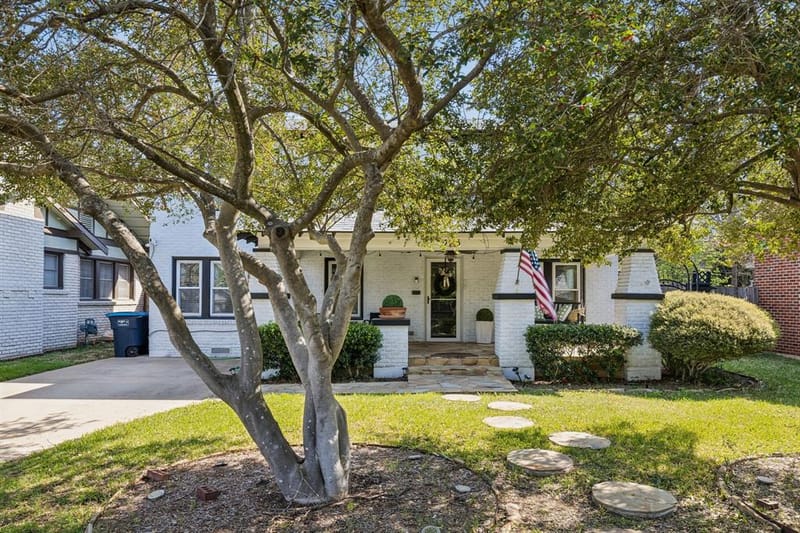 2235 Mistletoe Boulevard, Fort Worth TX 76110 - Photo 2