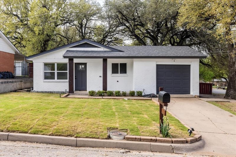 602 E 4th Street, Weatherford TX 76086 - Photo 2