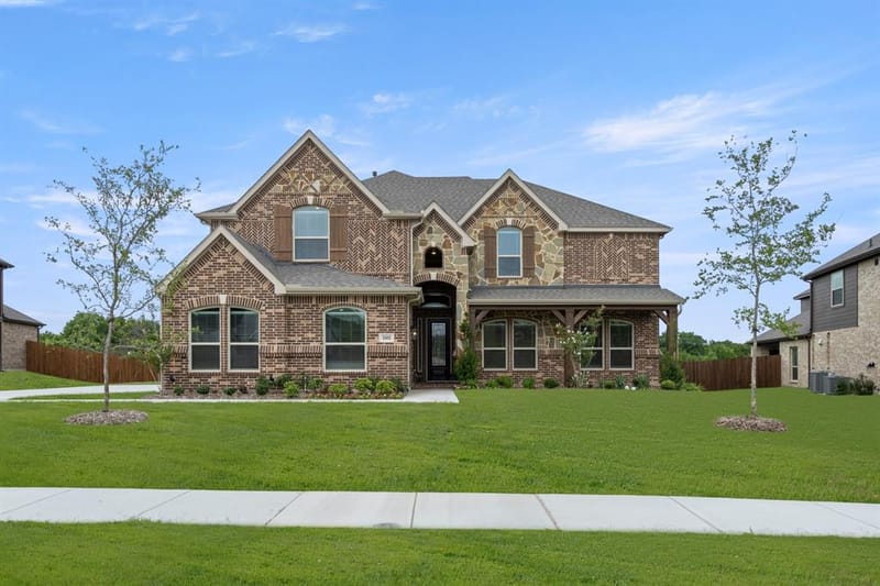 1001 E Hidden Lakes Drive, DeSoto TX 75115