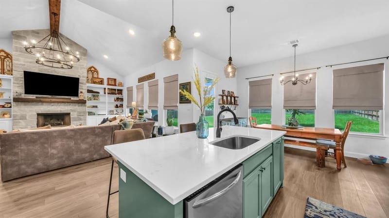 119 Oak View Drive, Godley TX 76044