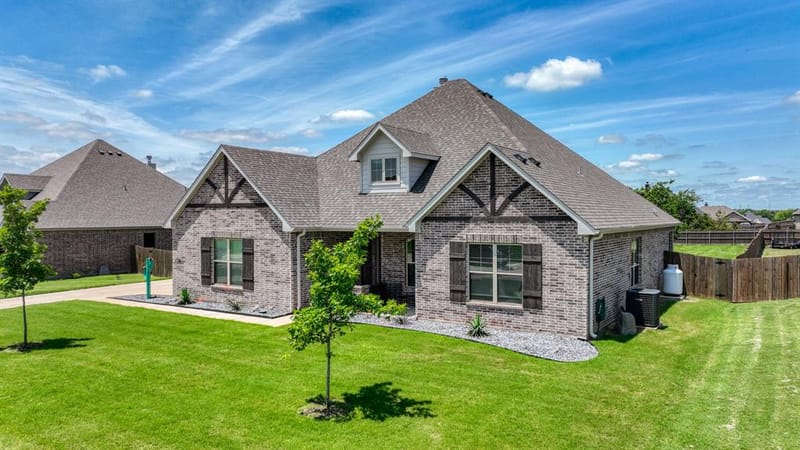 119 Oak View Drive, Godley TX 76044 - Photo 4