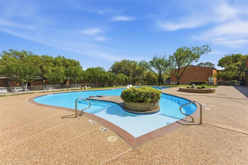 558 E Avenue J # D, Grand Prairie TX 75050 - Photo 4