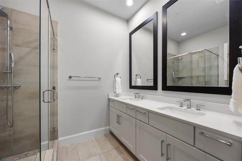 4643 Warwood Lane, Dallas TX 75219 - Photo 16