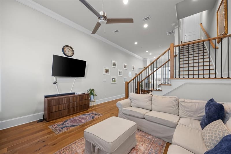 4643 Warwood Lane, Dallas TX 75219 - Photo 7