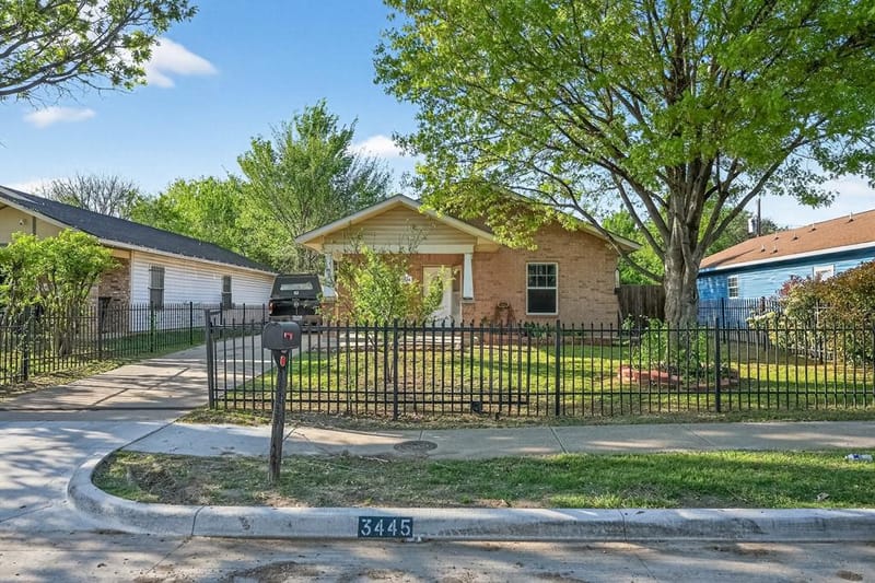 3445 Pinebrook Drive, Dallas TX 75241 - Photo 2