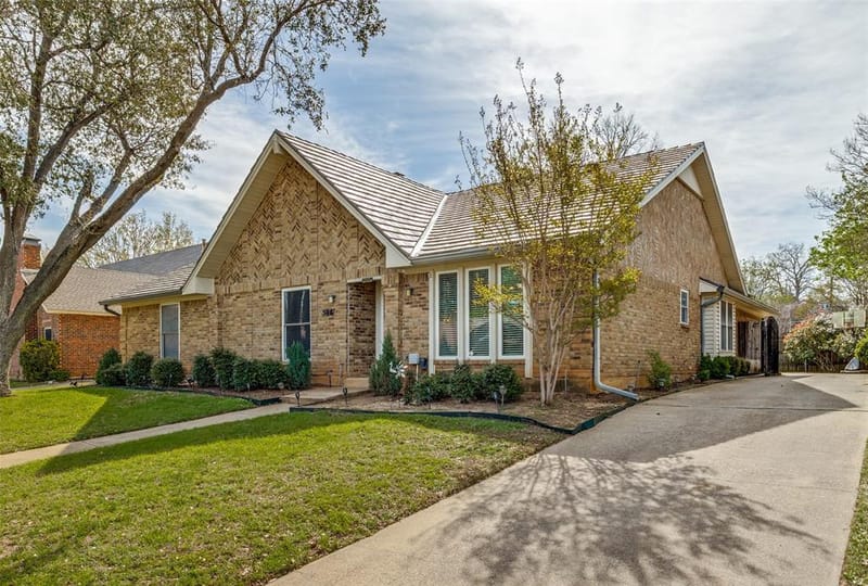 504 Chaffee Drive, Arlington TX 76006 - Photo 2