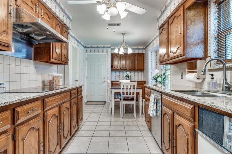 504 Chaffee Drive, Arlington TX 76006 - Photo 7