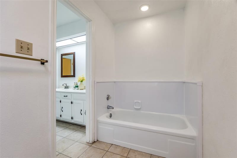 504 Chaffee Drive, Arlington TX 76006 - Photo 15