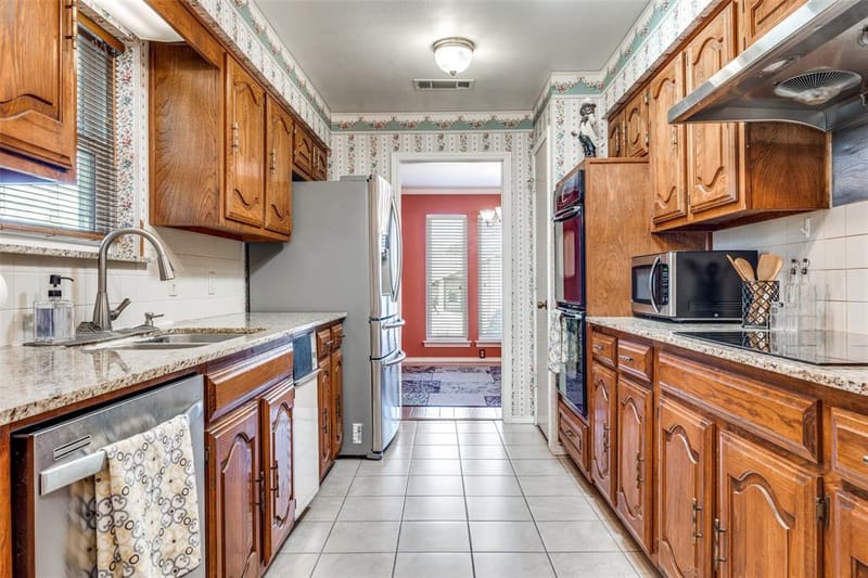 504 Chaffee Drive, Arlington TX 76006 - Photo 8