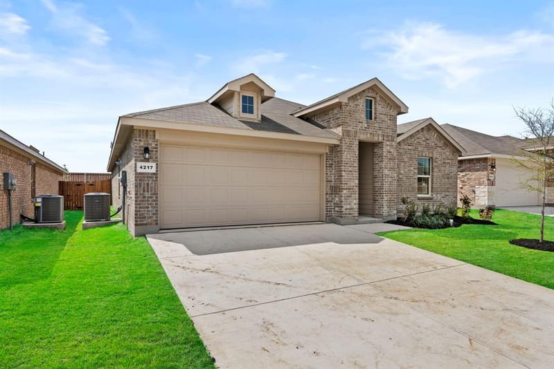 4217 Trickling Creek Lane, Fort Worth TX 76036 - Photo 2